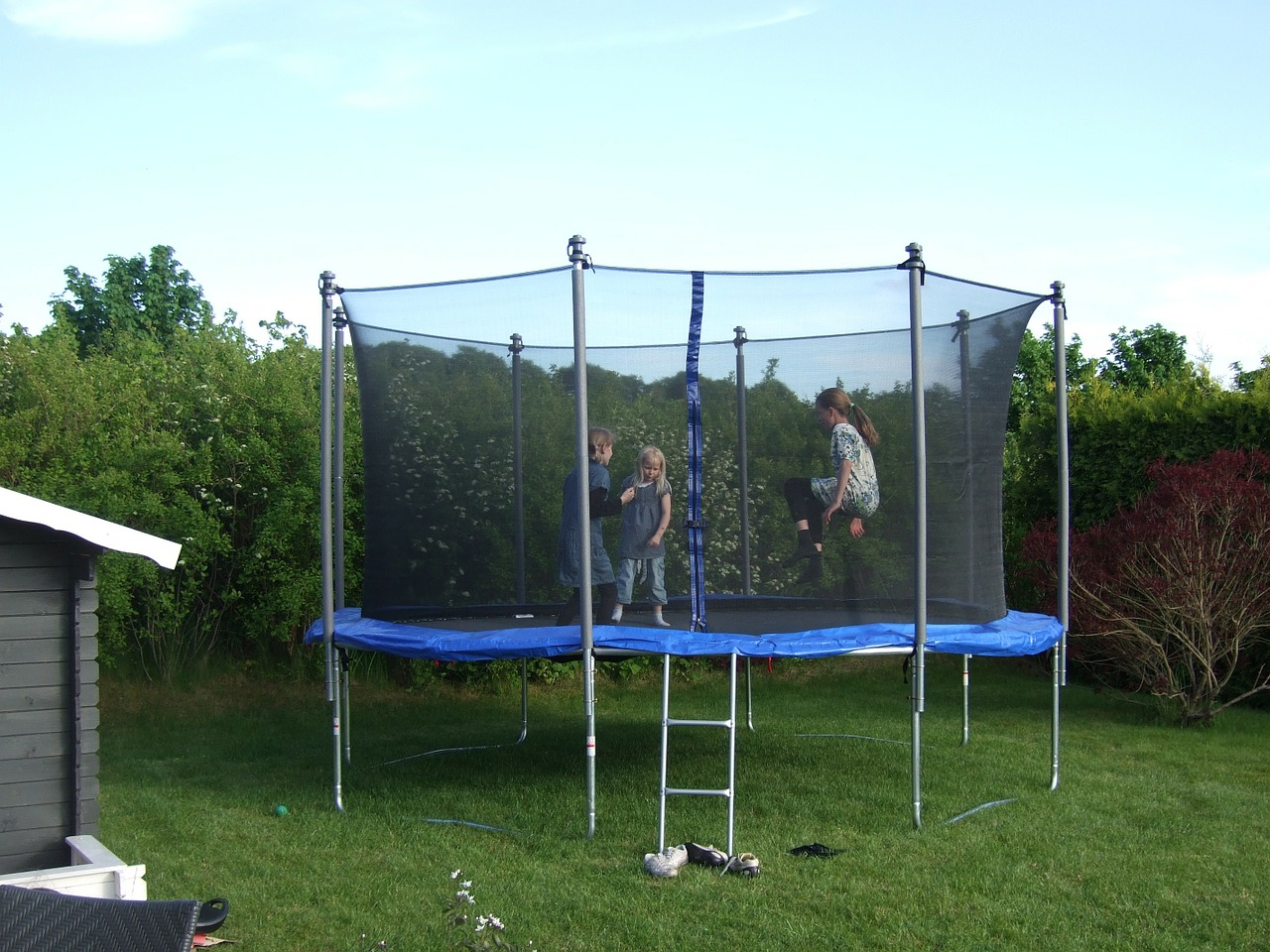 med din nabo om trampolin - fiskefeber.dk